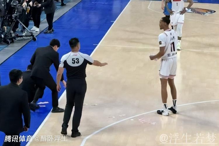 四川男篮因观众干扰比赛被处罚