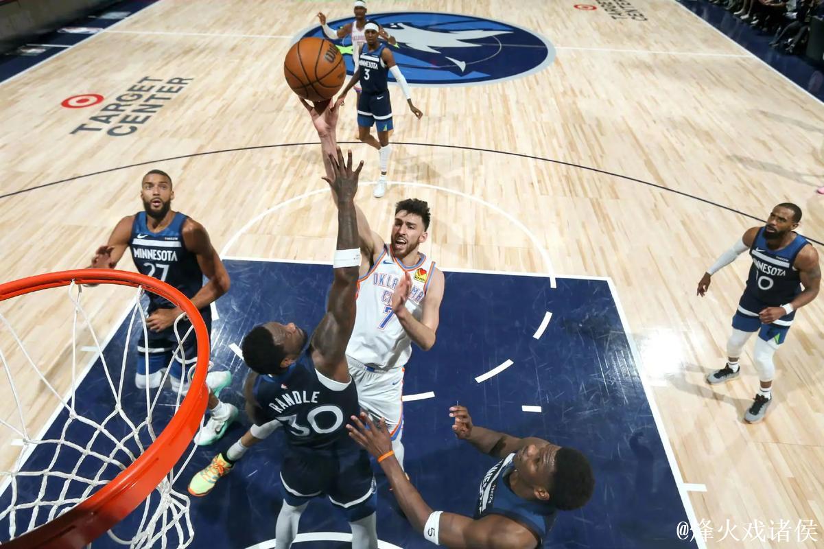 乔治首战砍23分爱德华兹贡献16分 76人惜败森林狼 乔治首战砍23分爱德华兹贡献16分 76人惜败森林狼