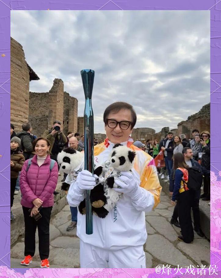 成龙参与米兰-科尔蒂纳冬奥会火炬传递活动 成龙参与米兰-科尔蒂纳冬奥会火炬传递活动