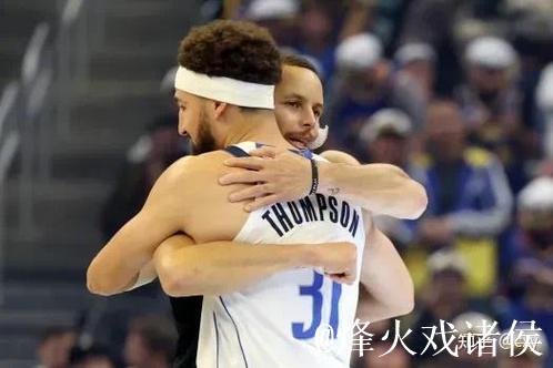 库里狂砍39分，汤普森战旧主贡献22分，勇士险胜独行侠